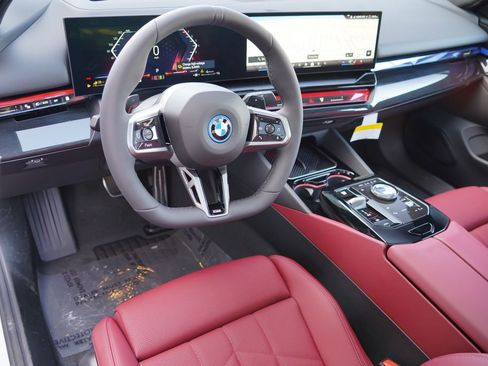 New 2026 BMW 550e xDrive w/ Premium Package image 13