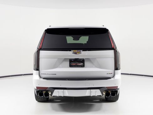Used 2023 Cadillac Escalade V image 4