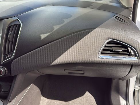 Used 2017 Chevrolet Cruze LT w/ Convenience Package FWD image 15