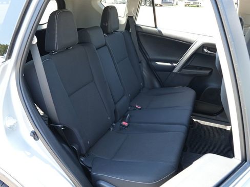 Used 2017 Toyota RAV4 XLE AWD/4WD image 20
