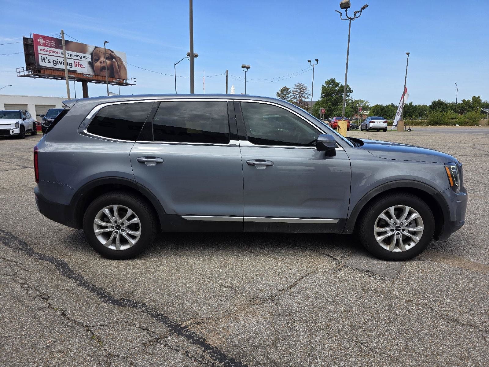 Used 2022 Kia Telluride LX FWD image 4