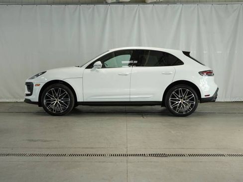 Certified 2025 Porsche Macan AWD/4WD image 2
