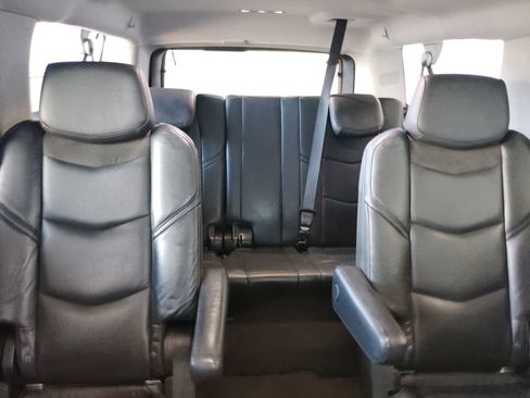 Used 2020 Cadillac Escalade ESV Luxury RWD image 17