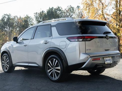 Used 2023 Nissan Pathfinder Platinum w/ Cargo Package image 9