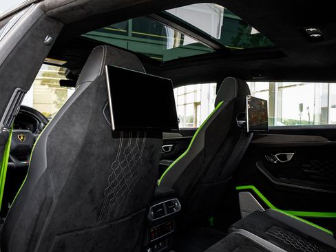 Used 2024 Lamborghini Urus Performante AWD/4WD image 38