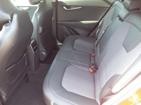 New 2025 Kia Niro EX Touring image 12