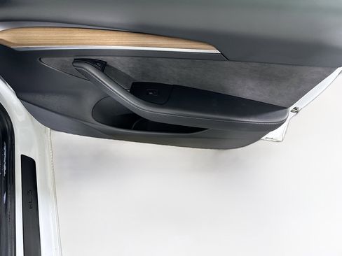 Used 2021 Tesla Model 3 Standard Range Plus image 31