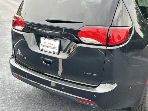 Used 2018 Chrysler Pacifica Limited w/ Advanced Safetytec Group FWD image 10