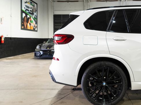 Used 2023 BMW X5 xDrive40i w/ M Sport Package image 3
