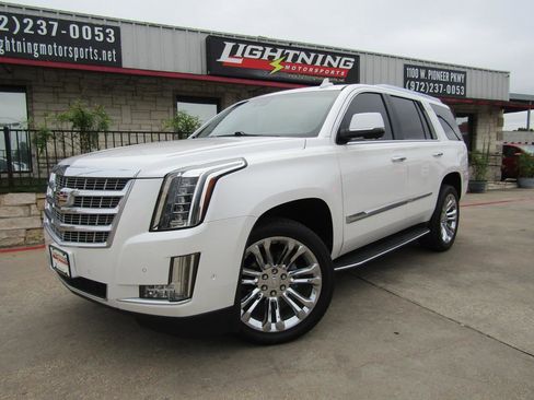 Used 2017 Cadillac Escalade Luxury w/ LPO, Radiant Package RWD image 1