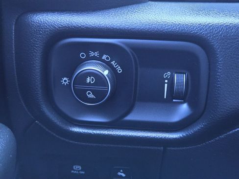 Used 2022 RAM 1500 Big Horn AWD/4WD image 16