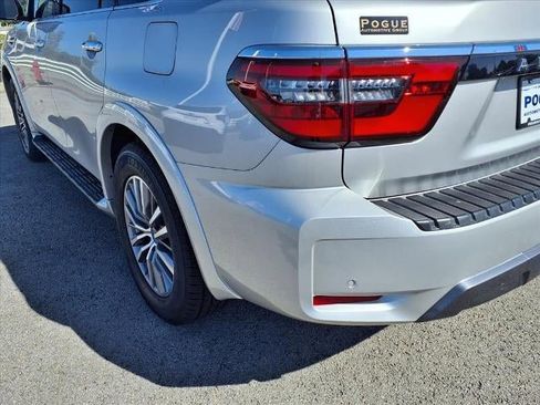Used 2024 Nissan Armada SL w/ Captain's Chairs Package image 18