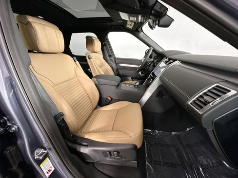 Used 2025 Land Rover Discovery Dynamic SE image 26