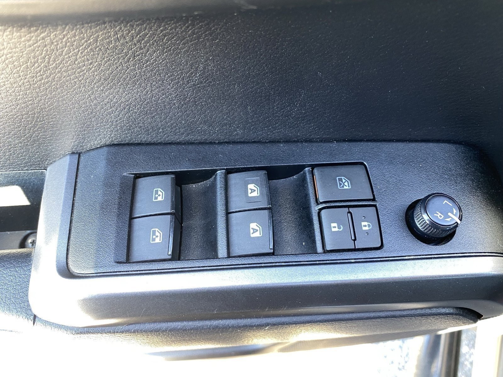 Used 2021 Toyota Tacoma TRD Off-Road w/ Technology Package RWD image 17