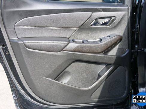 Used 2022 Chevrolet Traverse LT image 12