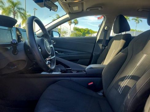 Used 2022 Hyundai Elantra SEL w/ Convenience Package FWD image 19