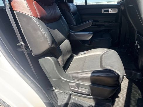 Used 2020 Ford Explorer Platinum w/ Premium Technology Package AWD/4WD image 38
