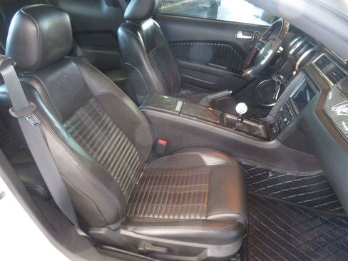 Used 2010 Ford Mustang Shelby GT500 RWD image 27