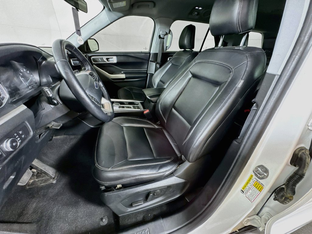 Used 2021 Ford Explorer XLT w/ Equipment Group 202A RWD image 25