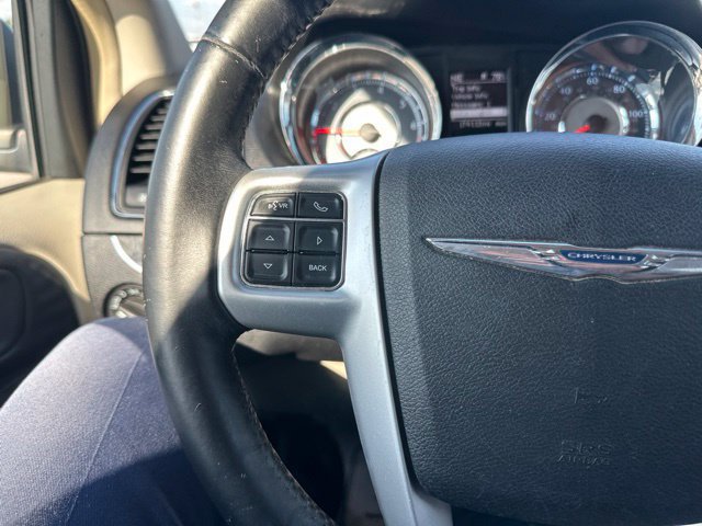 Used 2015 Chrysler Town & Country Touring FWD image 36