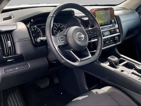 Certified 2024 Nissan Pathfinder SV FWD image 17