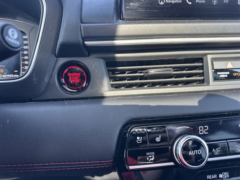 Certified 2025 Honda Pilot Black Edition image 24