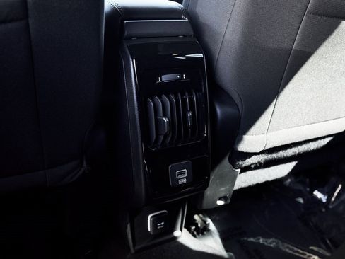 Used 2023 Jeep Compass Sport image 31