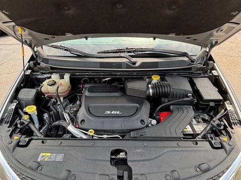 Used 2017 Chrysler Pacifica Limited FWD image 38