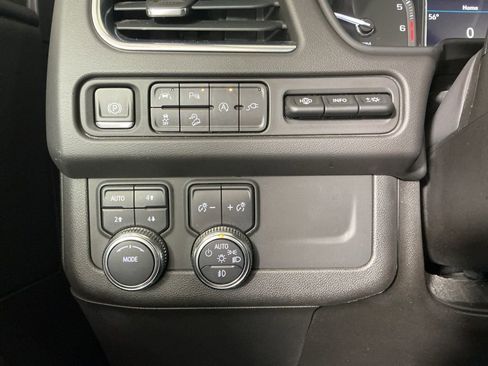 Used 2021 GMC Yukon AT4 w/ Technology Package image 18