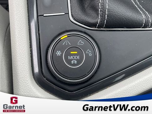 Used 2023 Volkswagen Tiguan SE w/ Panoramic Sunroof Package image 38