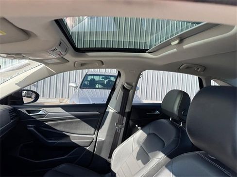 Certified 2023 Volkswagen Jetta SE w/ Panoramic Sunroof Package image 10
