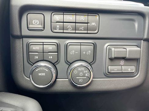 New 2026 Chevrolet Suburban Premier w/ Sun And Tow Package AWD/4WD image 25