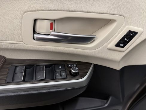 Certified 2021 Toyota Sienna Platinum image 9