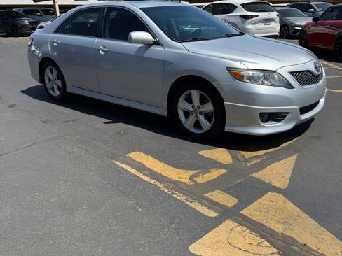 Used 2010 Toyota Camry LE FWD image 3