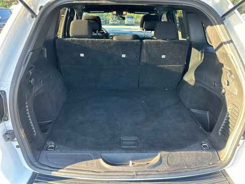 Used 2021 Jeep Grand Cherokee Laredo RWD image 29
