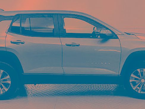 Used 2025 Chevrolet Equinox LT image 2