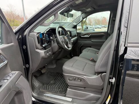 Used 2024 Chevrolet Silverado 1500 LT image 12