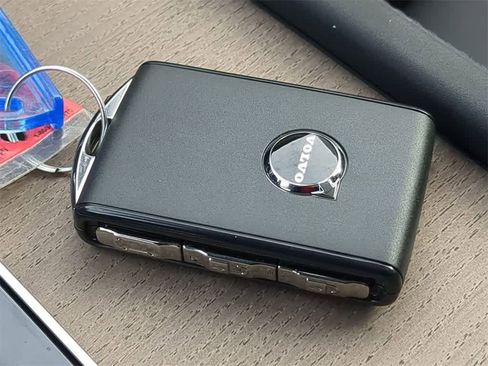 New 2026 Volvo XC90 B6 Plus w/ Protection Package Premier image 34