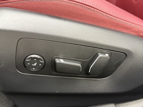 Used 2025 BMW 540i xDrive AWD/4WD image 28
