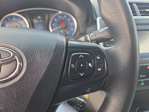 Used 2017 Toyota Camry LE image 41