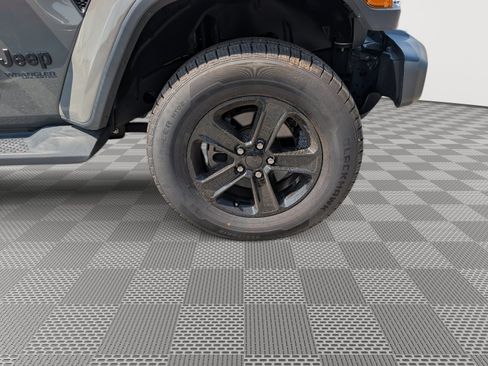 Used 2020 Jeep Wrangler Unlimited Sahara AWD/4WD image 9