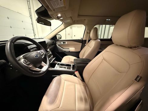 Used 2022 Ford Explorer Limited w/ Equipment Group 301A image 16