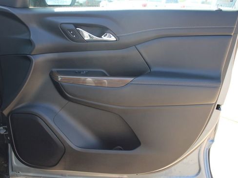 Used 2023 GMC Acadia SLE w/ Driver Convenience Package image 45