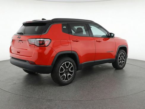Used 2025 Jeep Compass Trailhawk w/ Trailer Tow Group AWD/4WD image 9