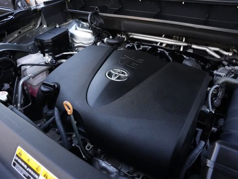 Used 2022 Toyota Highlander XLE image 25