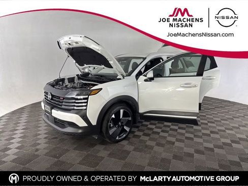 Certified 2025 Nissan Kicks SR image 10