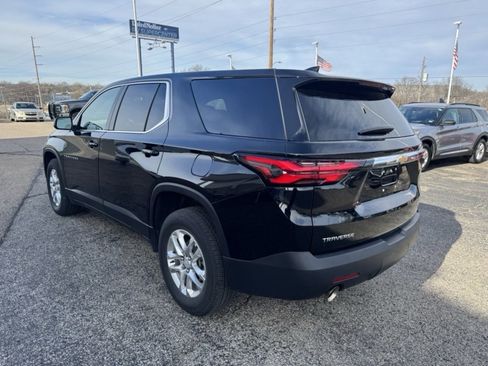 Used 2023 Chevrolet Traverse LS image 5