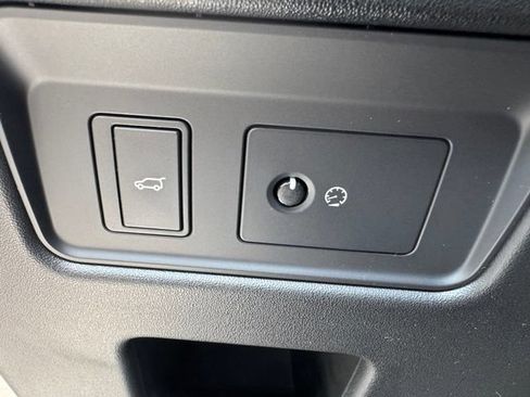 Used 2017 Land Rover Discovery HSE AWD/4WD image 9
