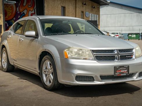 Used 2012 Dodge Avenger SXT FWD image 3
