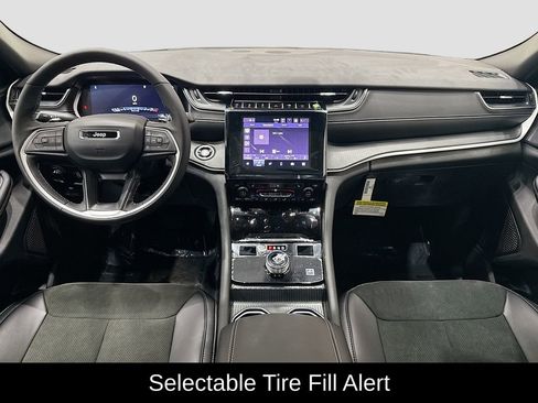 New 2025 Jeep Grand Cherokee Altitude image 28